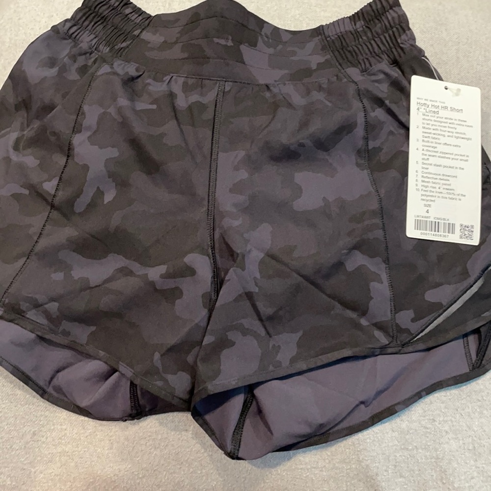 lululemon size 4 Hotty Hot HR short 4” blk camo